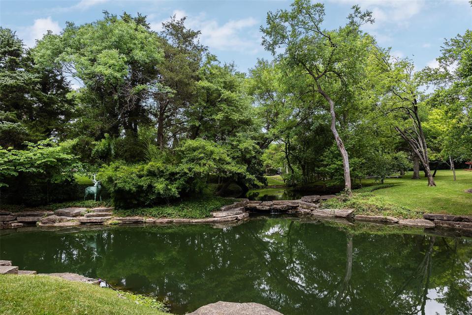 natural beauty at 4444 Valley Ridge