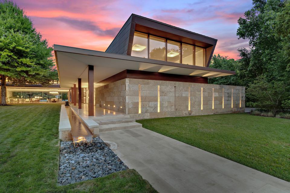 Contemporary luxury home