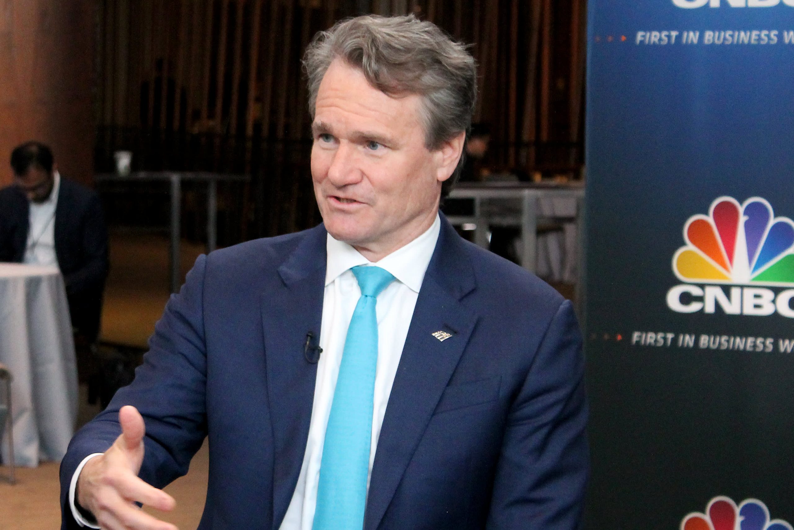 Bank of America is giving $750 cash bonuses to lower-paid employees, restricted stock to others