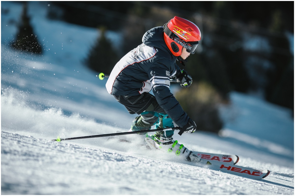 A kid skiing